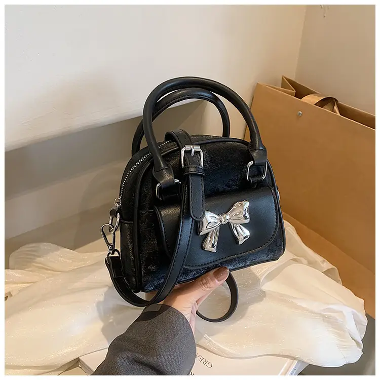 Women Diamond Pattern Chain Shoulder Bag 2026 — feature 20