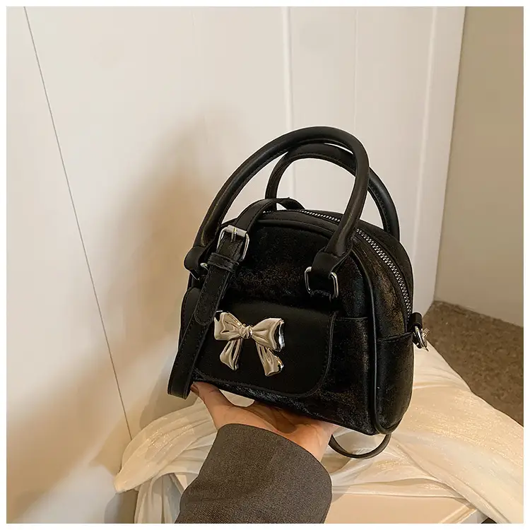 Women Diamond Pattern Chain Shoulder Bag 2026 — feature 21