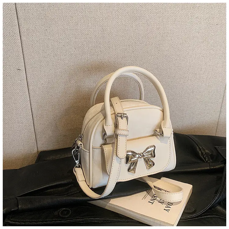Women Diamond Pattern Chain Shoulder Bag 2026 — feature 22