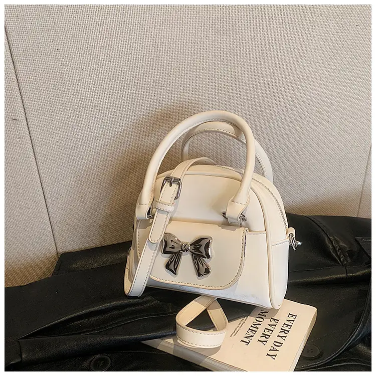 Women Diamond Pattern Chain Shoulder Bag 2026 — feature 23