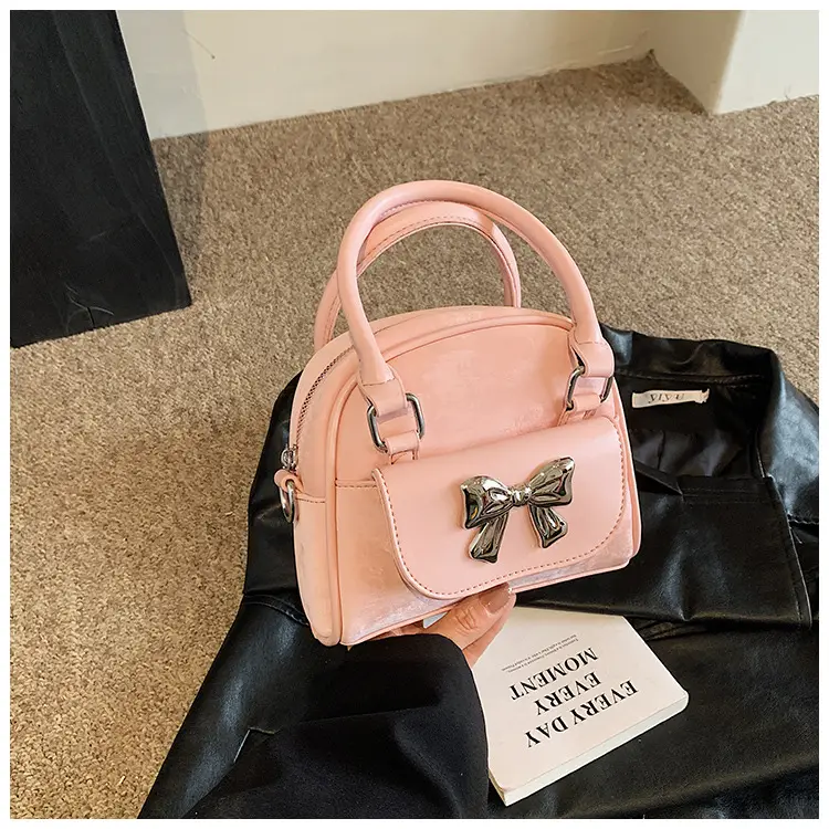 Women Diamond Pattern Chain Shoulder Bag 2026 — feature 24