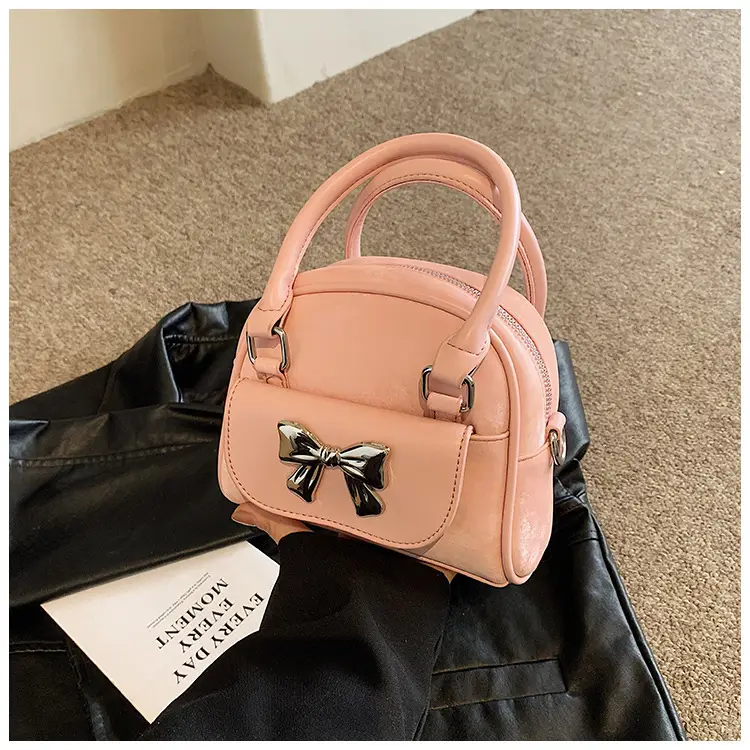 Women Diamond Pattern Chain Shoulder Bag 2026 — feature 25