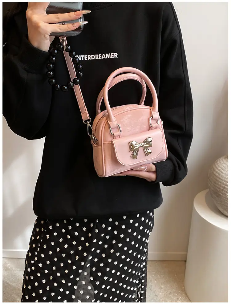 Women Diamond Pattern Chain Shoulder Bag 2026 — feature 27