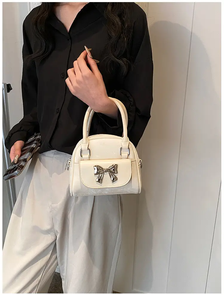 Women Diamond Pattern Chain Shoulder Bag 2026 — feature 28