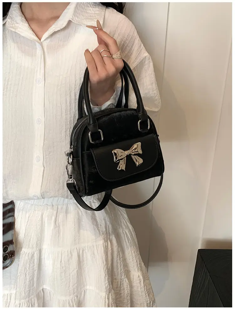 Women Diamond Pattern Chain Shoulder Bag 2026 — feature 30