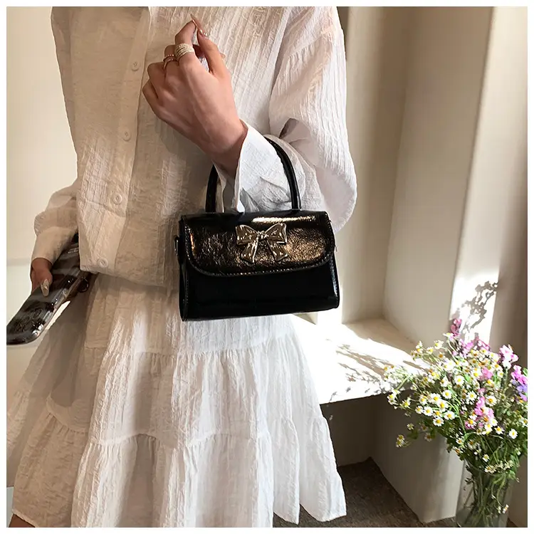 White Bowknot Shoulder Messenger Bag 2024 — feature 13