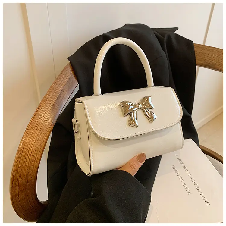 White Bowknot Shoulder Messenger Bag 2024 — feature 18