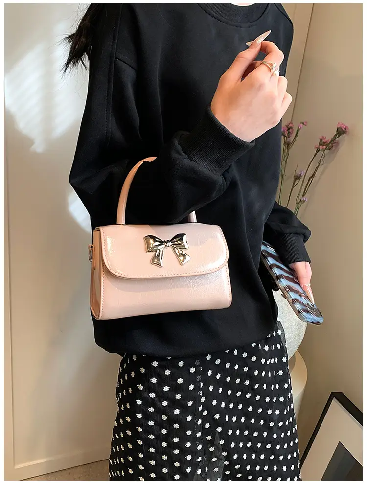 White Bowknot Shoulder Messenger Bag 2024 — feature 6