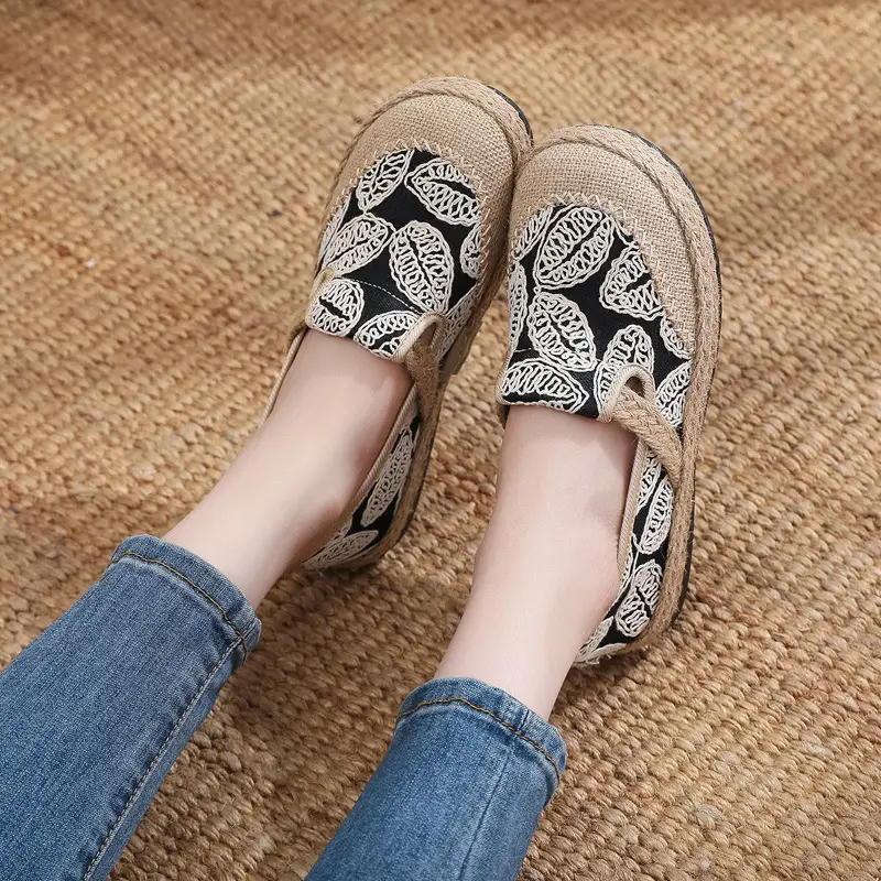 Spring Old Beijing Cloth Shoes Women's Breathable Middle-aged and Elderly Mother Shoes Soft Sole Non-slip Middle-aged and Elderly Women's Slip-on Fisherman Shoes - Image 6