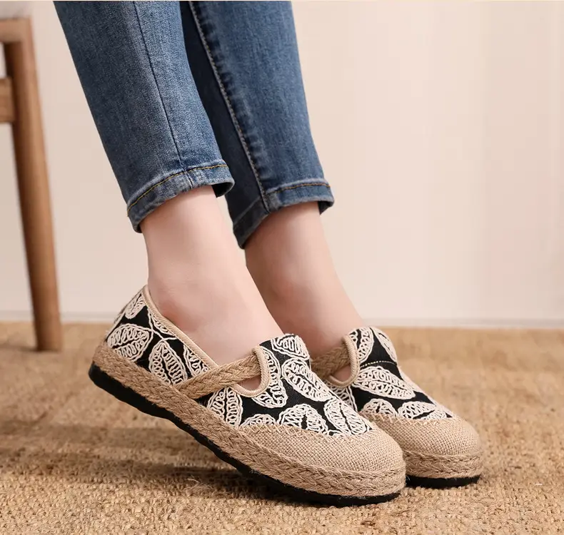 Spring Old Beijing Cloth Shoes Women's Breathable Middle-aged and Elderly Mother Shoes Soft Sole Non-slip Middle-aged and Elderly Women's Slip-on Fisherman Shoes — feature 10