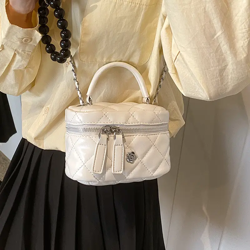 Diamond Pattern Chain Shoulder Bag for Women 2026 - Image 7