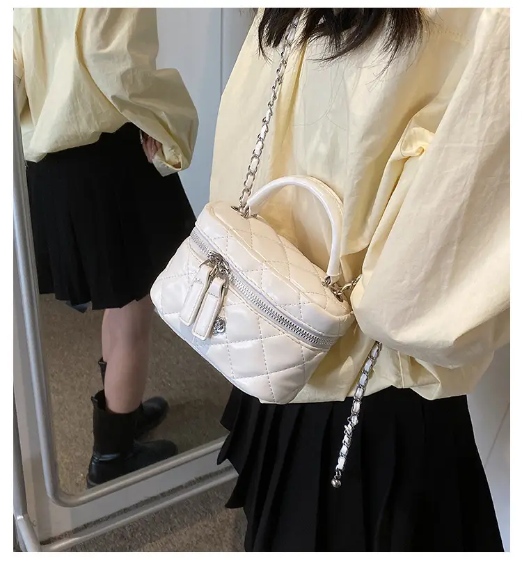 Diamond Pattern Chain Shoulder Bag for Women 2026 — feature 10