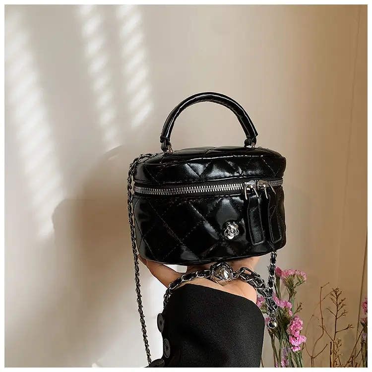 Diamond Pattern Chain Shoulder Bag for Women 2026 — feature 18