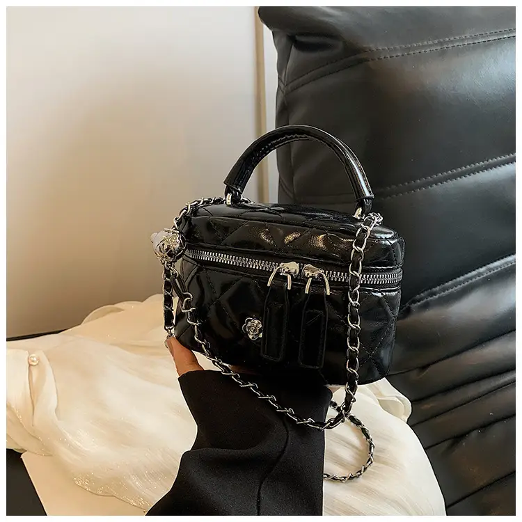 Diamond Pattern Chain Shoulder Bag for Women 2026 — feature 19
