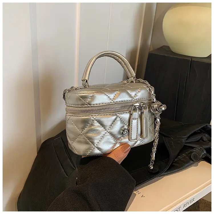 Diamond Pattern Chain Shoulder Bag for Women 2026 — feature 22