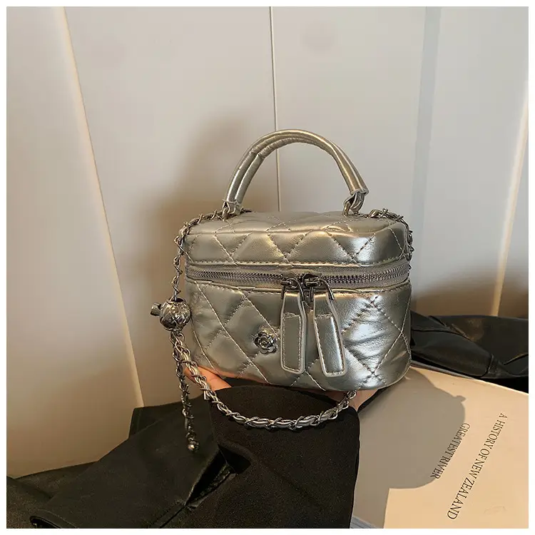 Diamond Pattern Chain Shoulder Bag for Women 2026 — feature 23