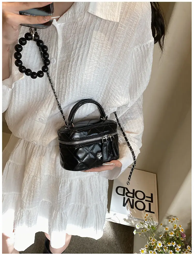 Diamond Pattern Chain Shoulder Bag for Women 2026 — feature 25