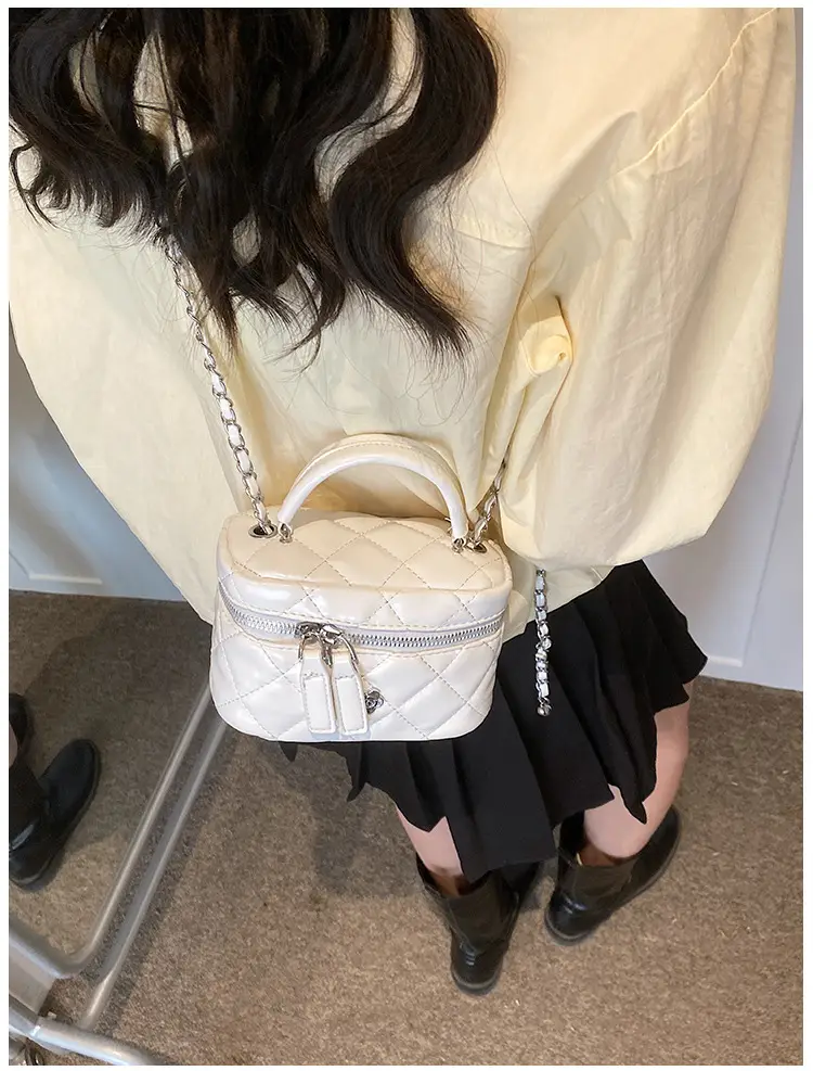Diamond Pattern Chain Shoulder Bag for Women 2026 — feature 26