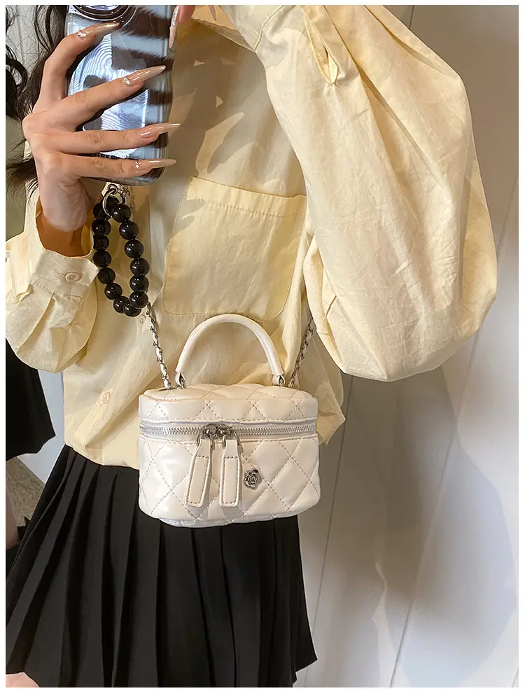 Diamond Pattern Chain Shoulder Bag for Women 2026 — feature 27