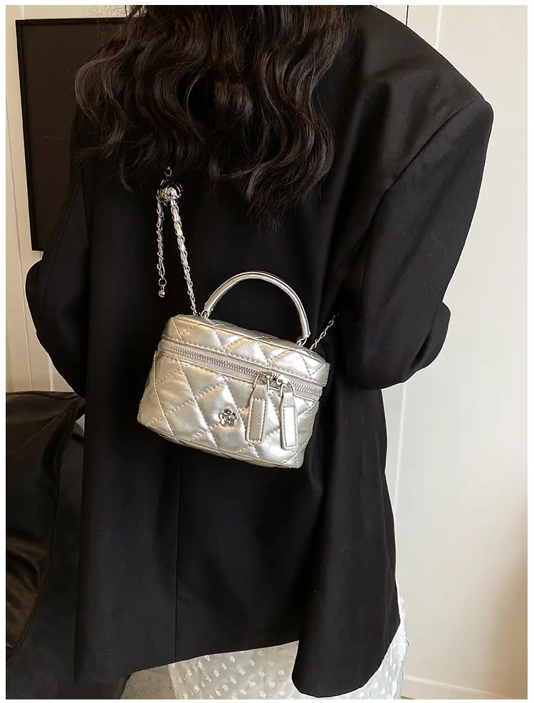Diamond Pattern Chain Shoulder Bag for Women 2026 — feature 28