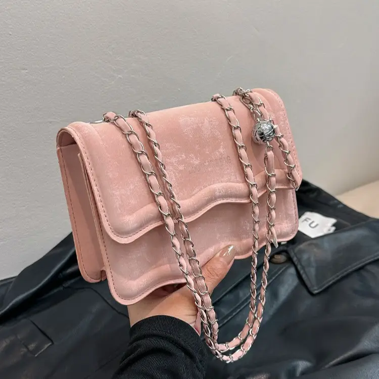 Black Retro Chain Shoulder Bag for Women - Image 6