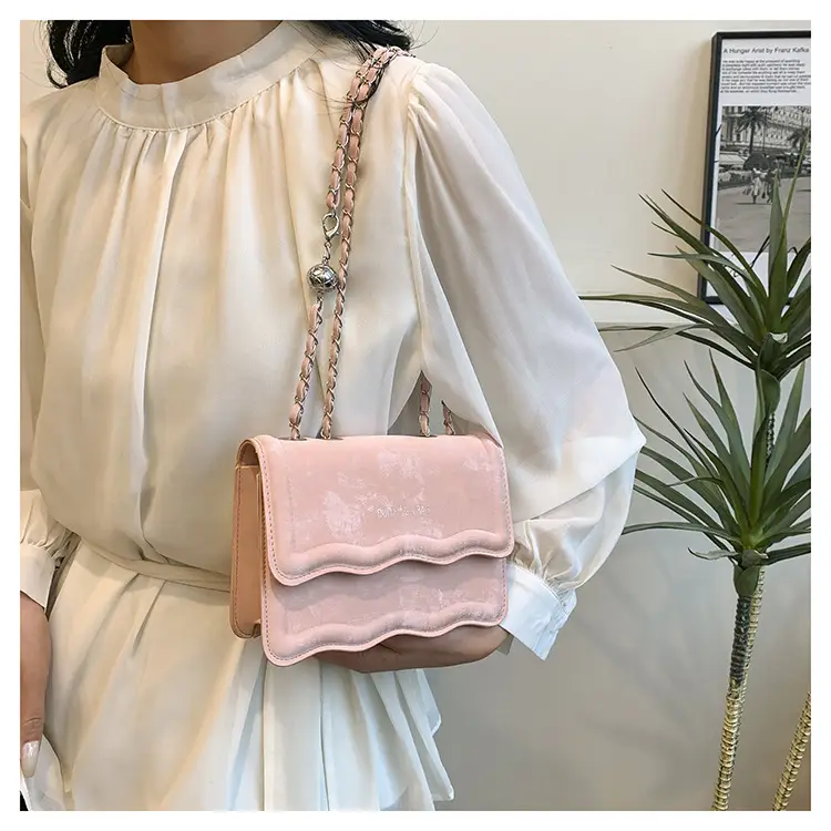 Black Retro Chain Shoulder Bag for Women — feature 10