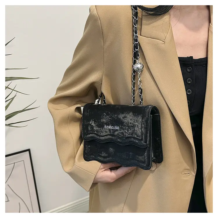 Black Retro Chain Shoulder Bag for Women — feature 17