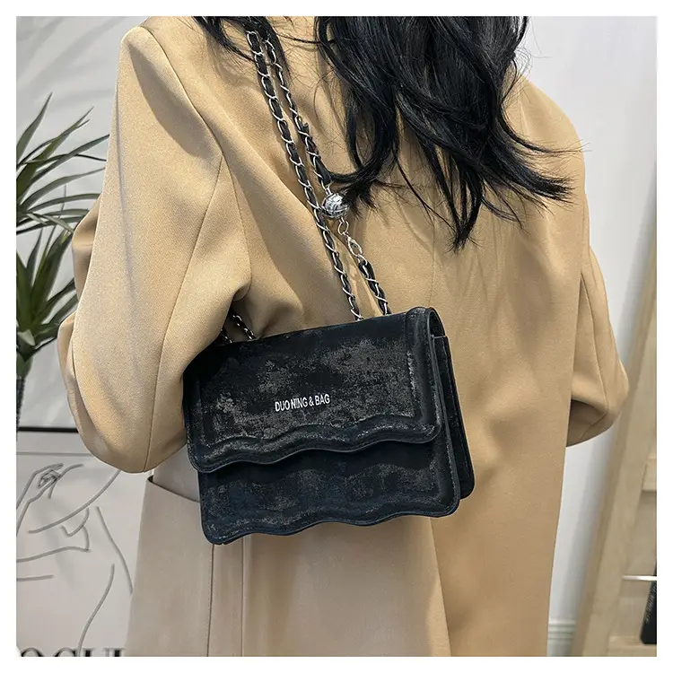 Black Retro Chain Shoulder Bag for Women — feature 18