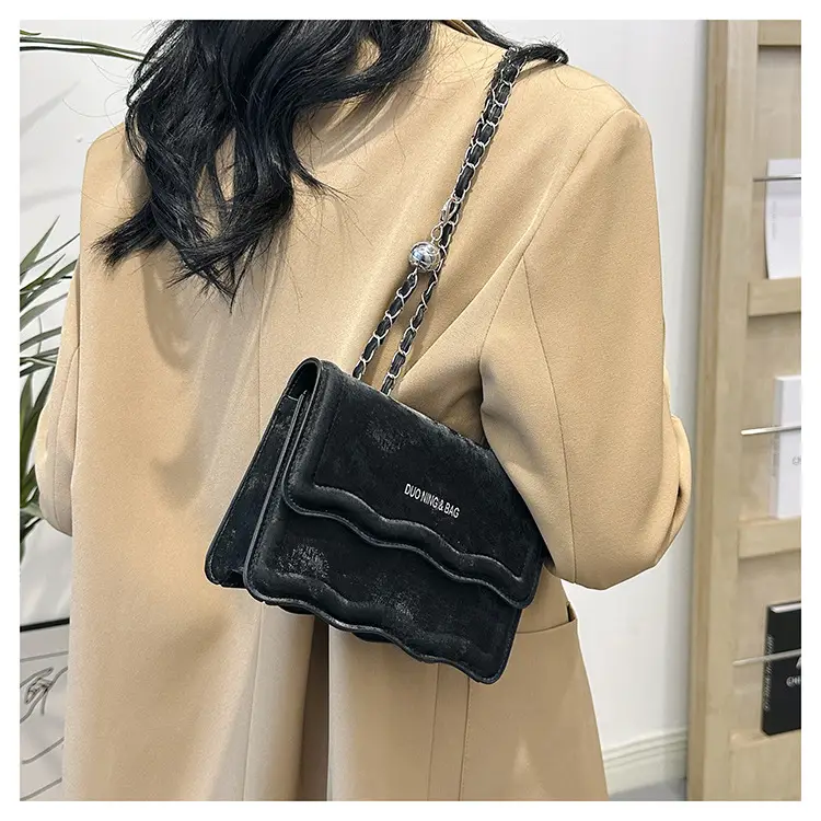 Black Retro Chain Shoulder Bag for Women — feature 19