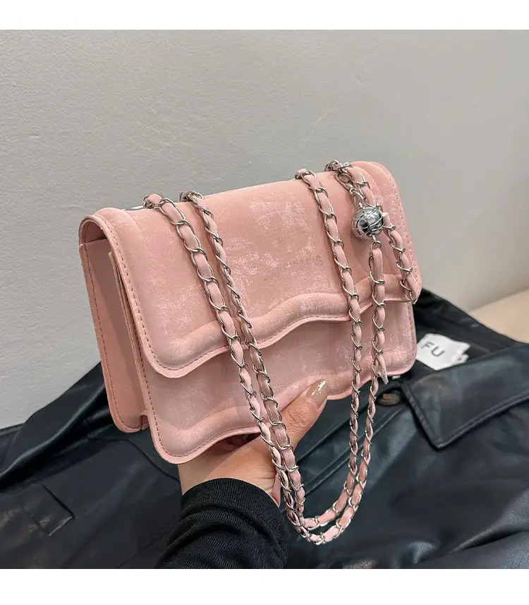 Black Retro Chain Shoulder Bag for Women — feature 2