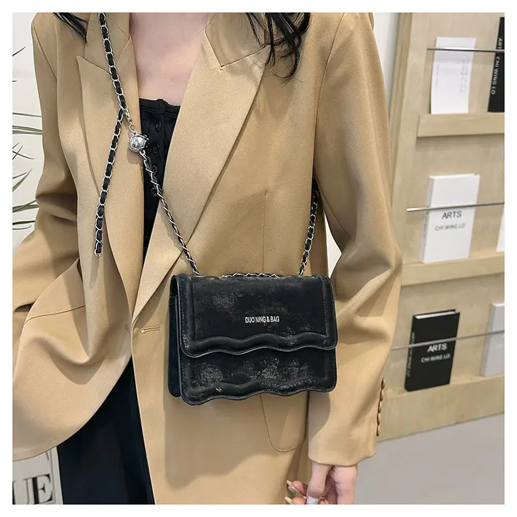 Black Retro Chain Shoulder Bag for Women — feature 20