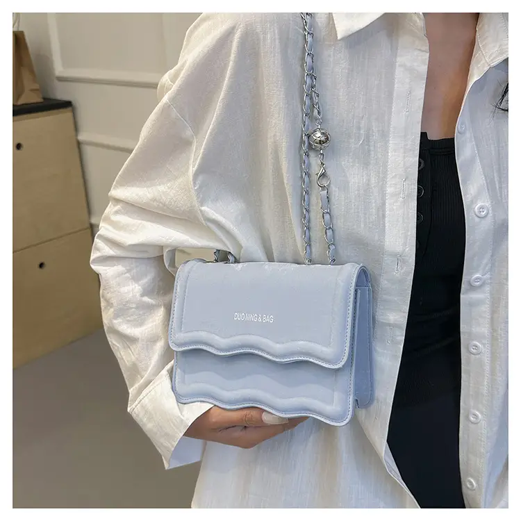 Black Retro Chain Shoulder Bag for Women — feature 21