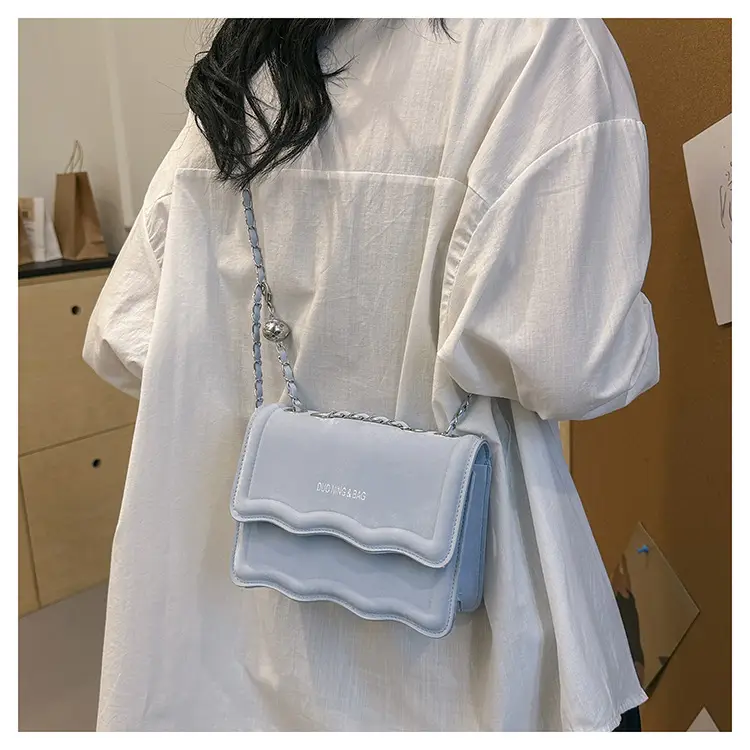 Black Retro Chain Shoulder Bag for Women — feature 24