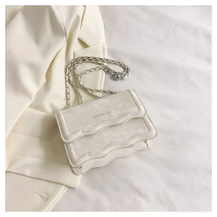 Black Retro Chain Shoulder Bag for Women - Image 2