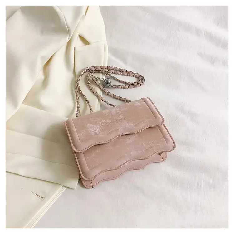 Black Retro Chain Shoulder Bag for Women - Image 3