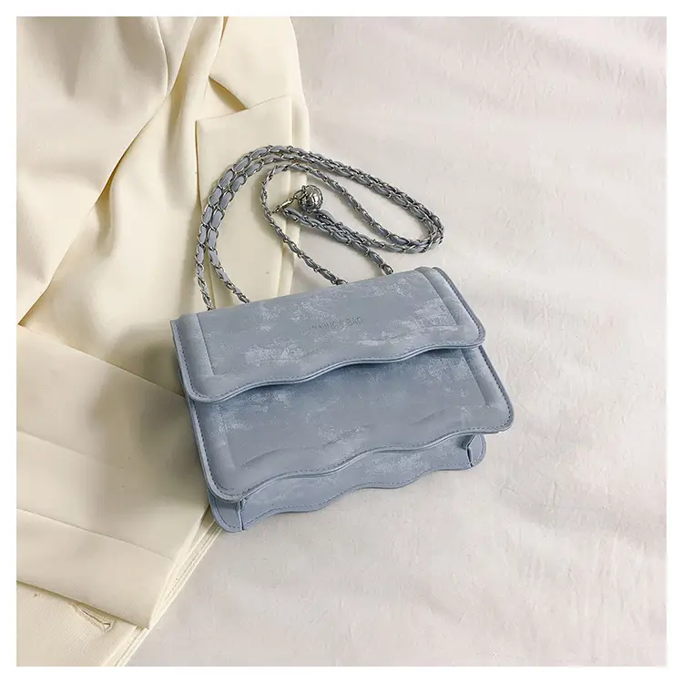Black Retro Chain Shoulder Bag for Women - Image 4