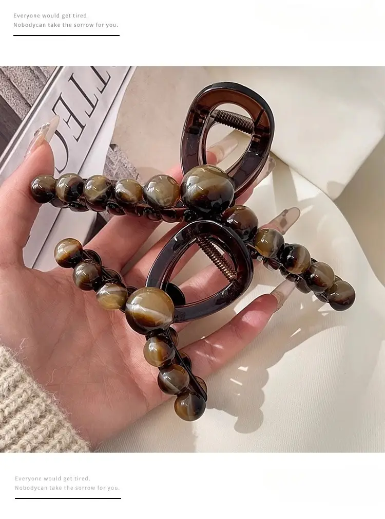 Retro Bead Hairpin with Shark Clip Design — feature 3