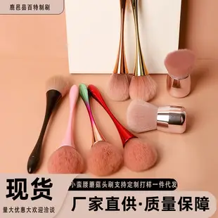 Blush Brush for Blush, Highlighter & Nose Shadow in Black — feature 11