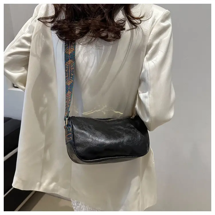 Soft Leather Shoulder Messenger Bag Brown 2024 — feature 15