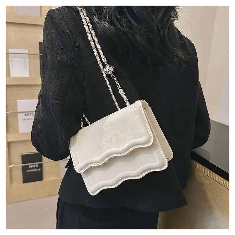 Elegant Pink Chain Shoulder Bag for Women 2024 — feature 10