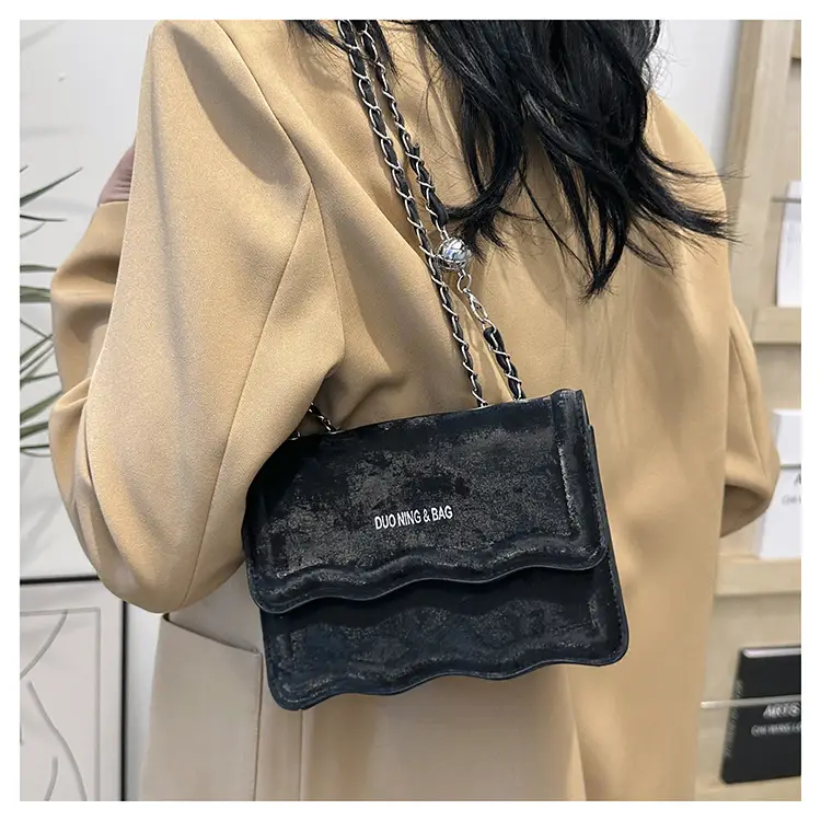 Elegant Pink Chain Shoulder Bag for Women 2024 — feature 14