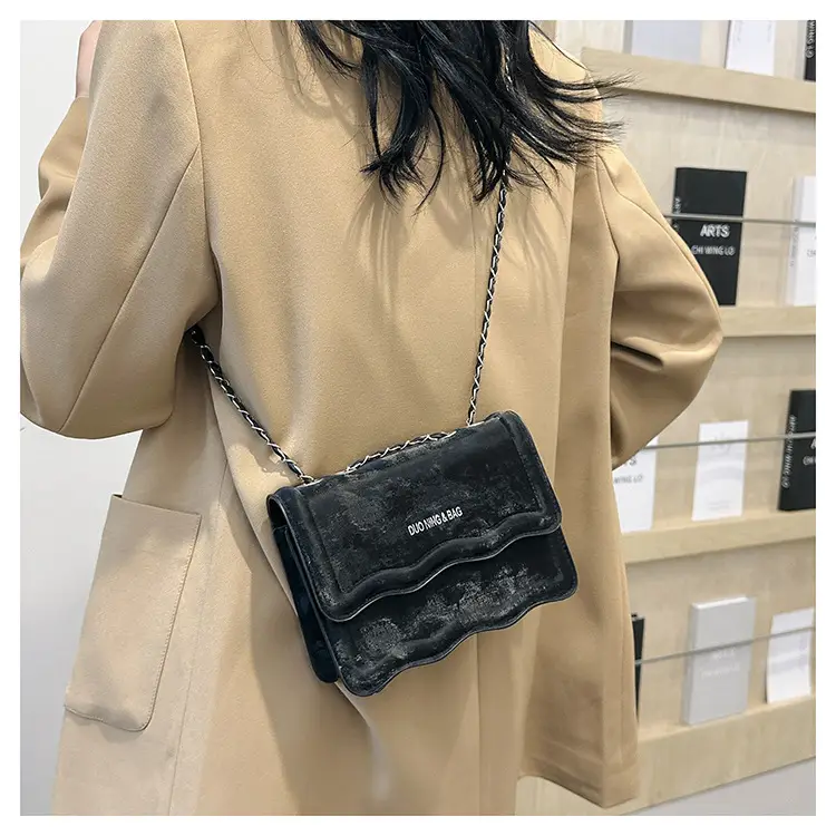 Elegant Pink Chain Shoulder Bag for Women 2024 — feature 15