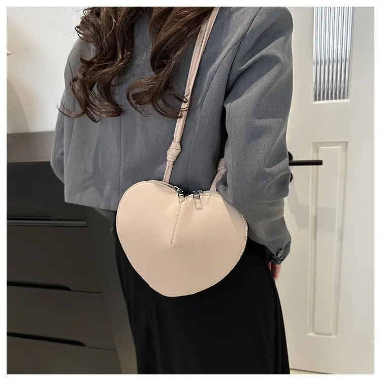 Heart Shaped Shoulder Bag Women's 2024 Spring - Image 9