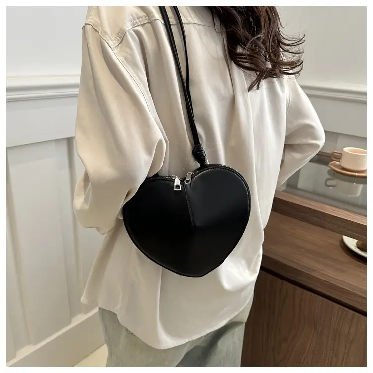 Heart Shaped Shoulder Bag Women's 2024 Spring — feature 11