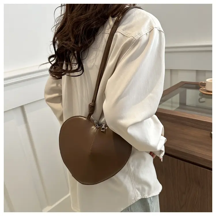 Heart Shaped Shoulder Bag Women's 2024 Spring — feature 13