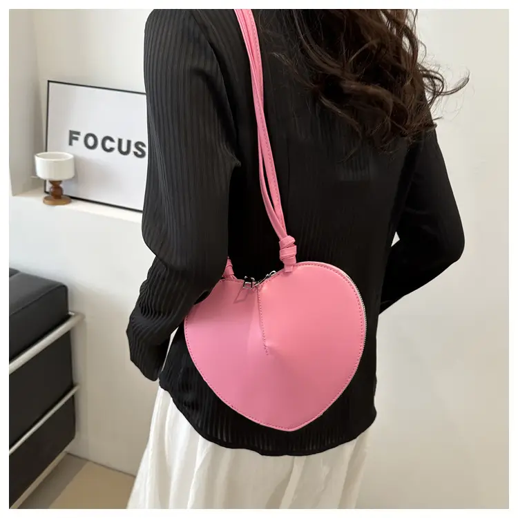 Heart Shaped Shoulder Bag Women's 2024 Spring — feature 16