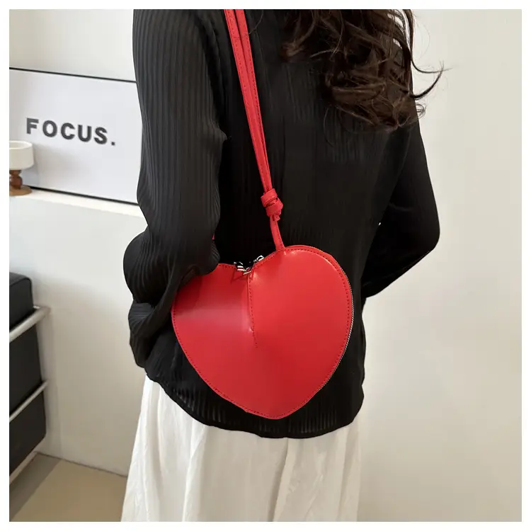 Heart Shaped Shoulder Bag Women's 2024 Spring — feature 19