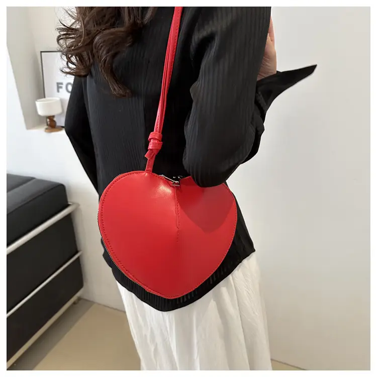 Heart Shaped Shoulder Bag Women's 2024 Spring — feature 21