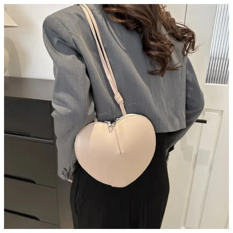 Heart Shaped Shoulder Bag Women's 2024 Spring — feature 22