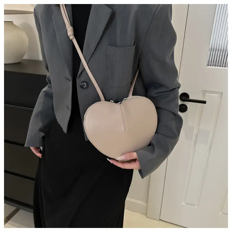 Heart Shaped Shoulder Bag Women's 2024 Spring — feature 24